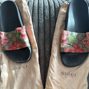 Gucci Bloom Slides Size 6